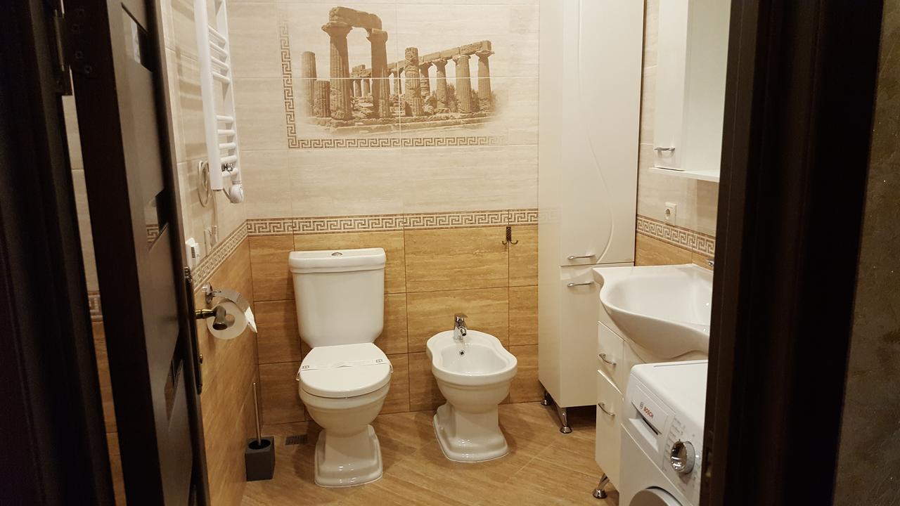 Mimino Apartment Deluxe First Line Batumi Bagian luar foto