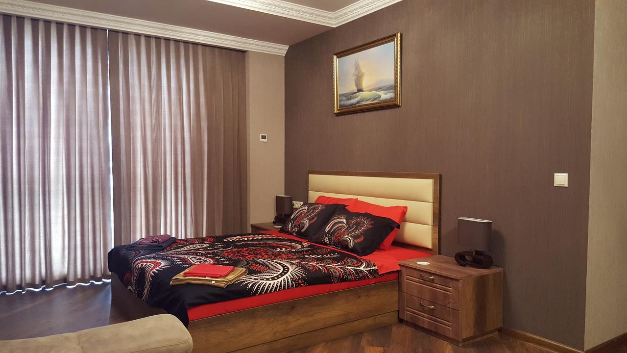 Mimino Apartment Deluxe First Line Batumi Bagian luar foto