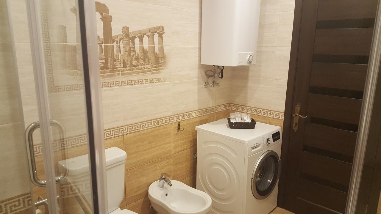 Mimino Apartment Deluxe First Line Batumi Bagian luar foto