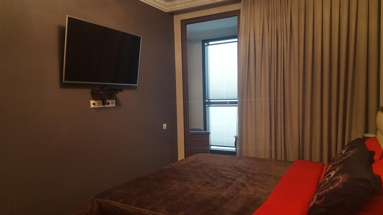 Mimino Apartment Deluxe First Line Batumi Bagian luar foto