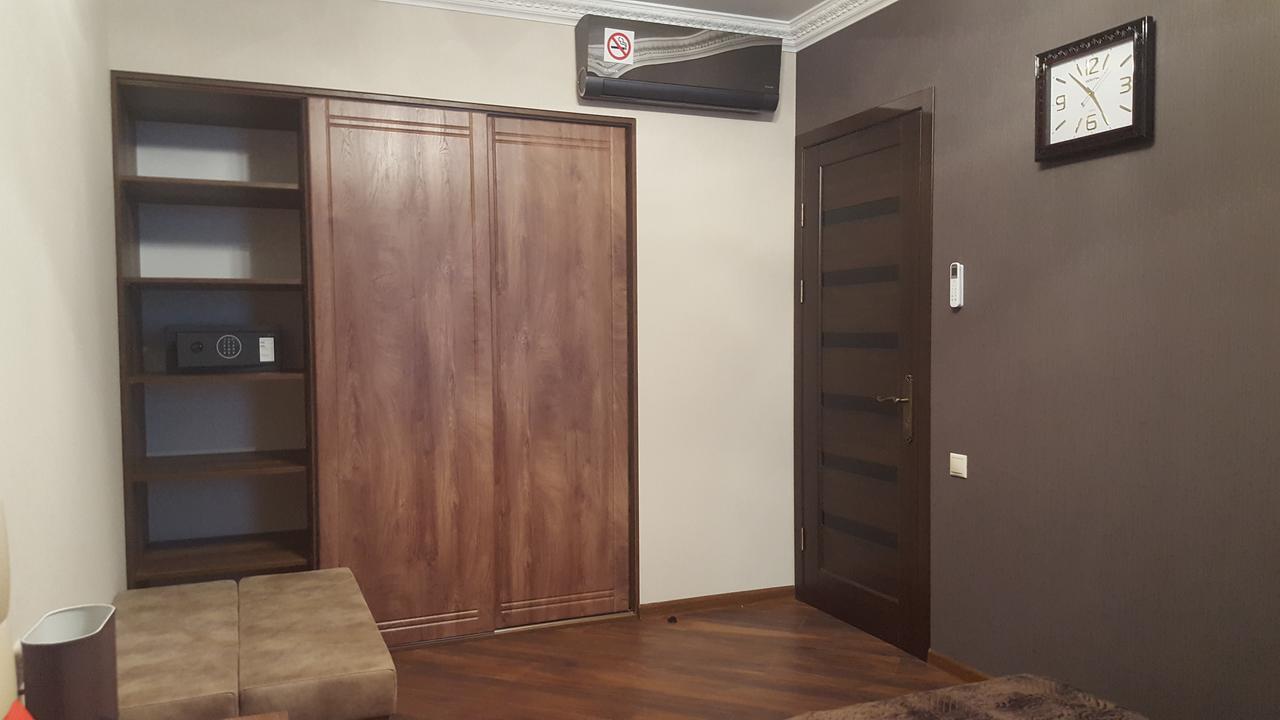 Mimino Apartment Deluxe First Line Batumi Bagian luar foto