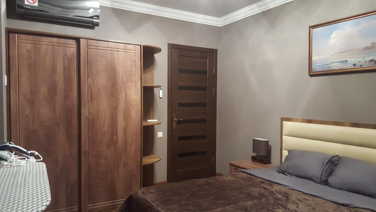 Mimino Apartment Deluxe First Line Batumi Bagian luar foto