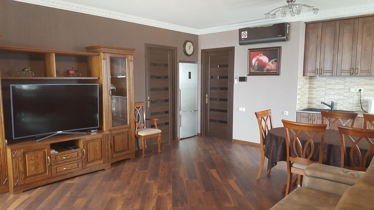Mimino Apartment Deluxe First Line Batumi Bagian luar foto