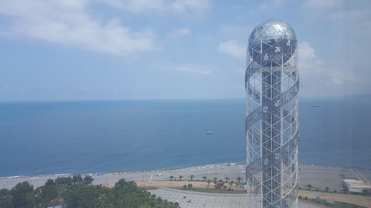 Mimino Apartment Deluxe First Line Batumi Bagian luar foto